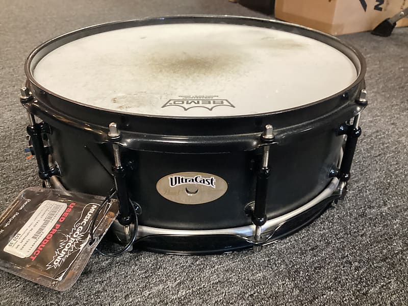 Pearl Ultracast 14x5 Snare Drum - Cast Aluminum