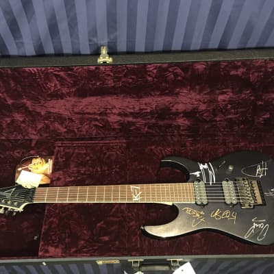 Ibanez K7 guitar officially autographed by all 5 original