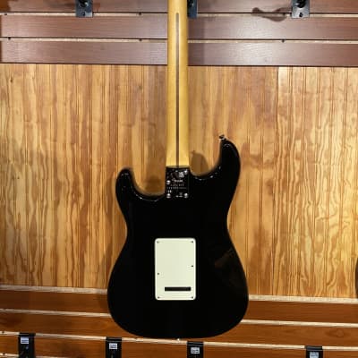 Fender American Professional II Stratocaster with Maple Fretboard 2020 - Present Black image 4