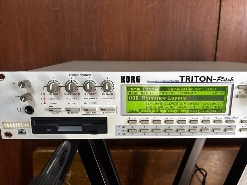 Korg Triton Rack Synthesizer/Sampler Workstation Ver 1.5.2 w