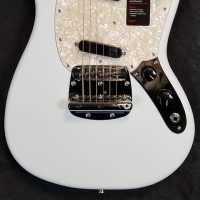 Fender American Performer Mustang Electric Guitar Rosewood Fingerboard, Satin Sonic Blue  W/ Deluxe Gig Bag image 3