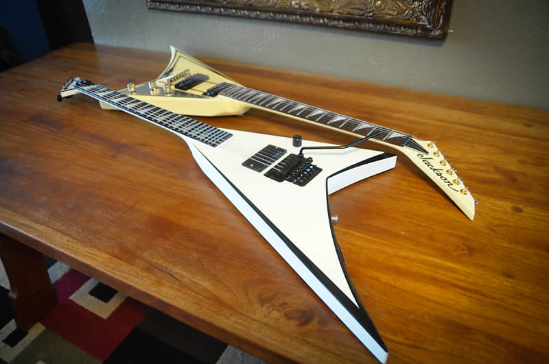 Jackson Randy Rhoads RR5 Flying V -2001 White/Gold-Made in