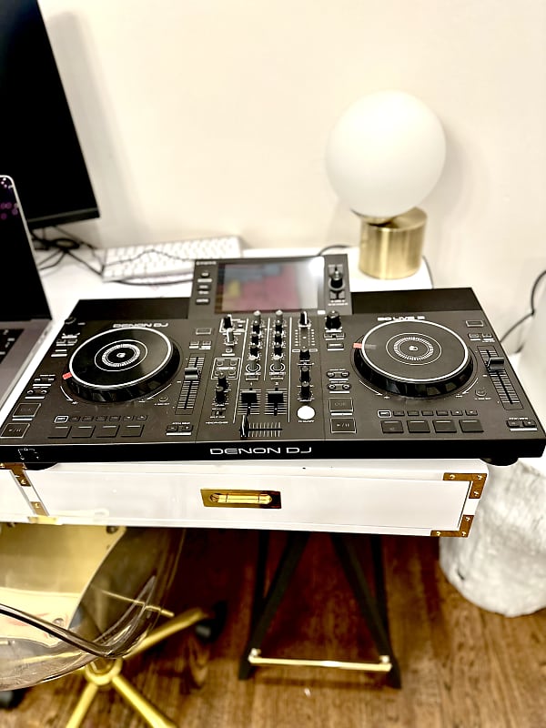 Denon DJ SCLIVE2 2-Deck Standalone DJ Controller with 7-Inch Touchscreen,  Built-in Speakers, and Wi-Fi Music Streaming