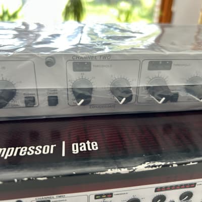 dbx 266xs Dual-Channel Compressor / Gate 2010s - Silver image 5