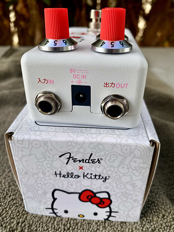 レアな限定カラー　Fender x Hello Kitty Fuzz White Fender x Hello Kitty Fuzz White Guitar Effect Pedal Compact