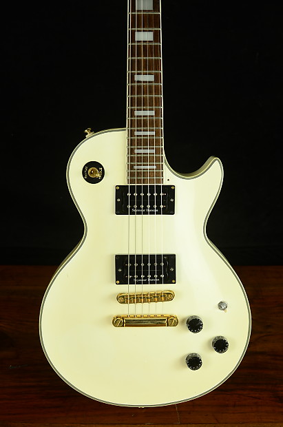 Amazon.com: Epiphone Les Paul Custom, Alpine White with Gold