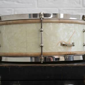 Vintage 1920s 1930s Ludwig 14x5 Universal Snare Drum White Avalon Marine Pearl image 5