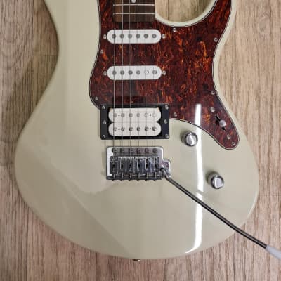 Yamaha Pacifica PAC112VCX in White | Reverb