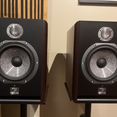 Genelec 8130A Two Way Monitor Pair Reverb Portugal