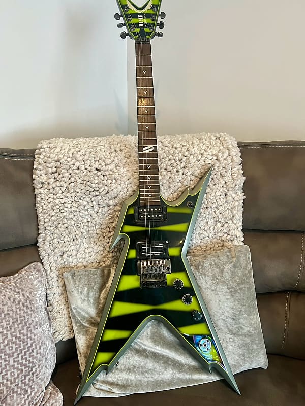 Dean Razorback slimebee Graphic | Reverb