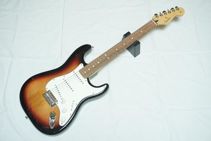 Fender Mexico Player Stratocaster 3 Color Sunburst Pau Ferro