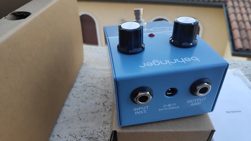 Behringer Octavia - Octave Fuzz | Reverb Canada