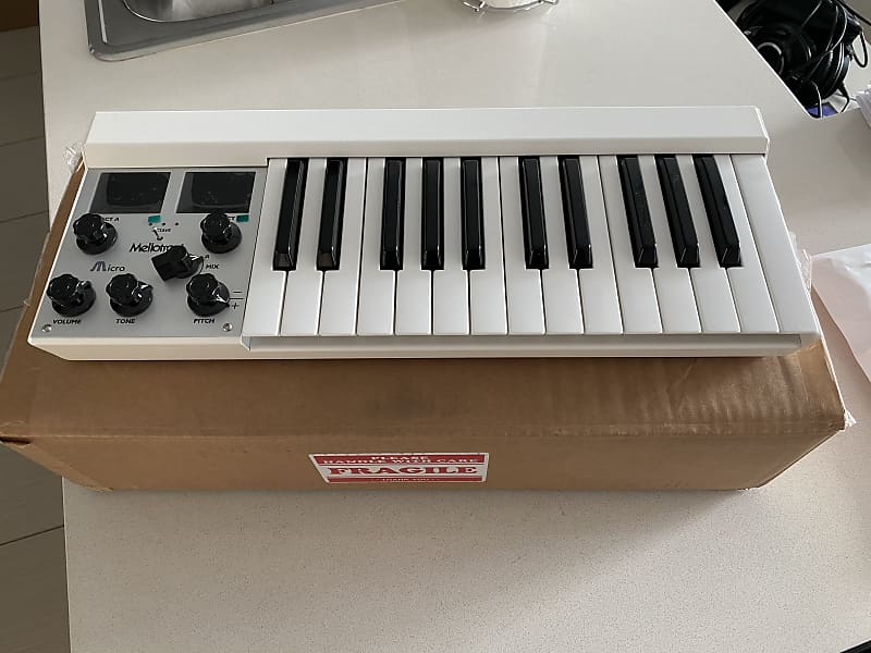 Mellotron M4000D Micro with box and power supply