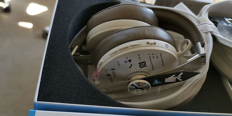 Sennheiser momentum best sale 3 sandy