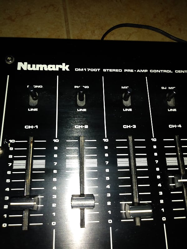 DJ機材 Numark DM1700T STEREO PRE-AMP Numark DM1700T Stereo Preamp Control Center (see Description