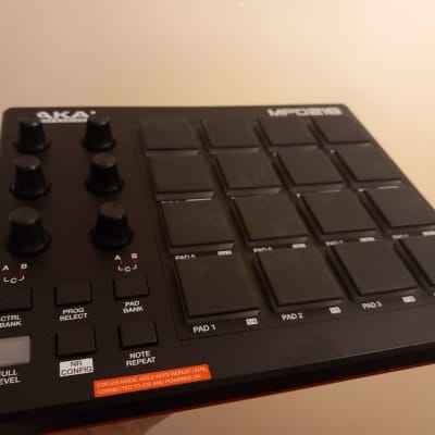 Akai MPD218 2015 - Present - Black image 2