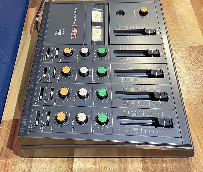 TEAC M-09 Audio outlet Mixer