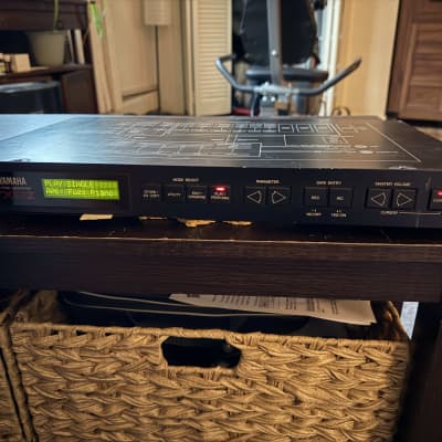 Yamaha TX81Z Rack FM Synth, Tested, still has inst. sleeve