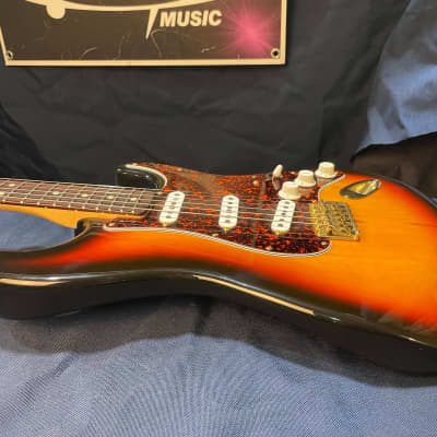 Fender Deluxe Series Stratocaster Guitar MIM 2002 - Sunburst image 11