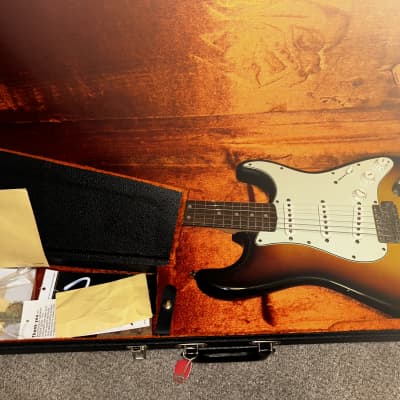 Fender American Vintage '65 Stratocaster 2013 - 2016 - 3-Color Sunburst image 11