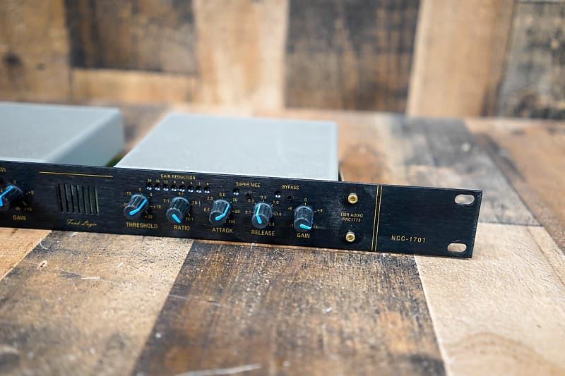 FMR Audio Really Nice Compressor RNC 1773 Pair Rack Mount FMR Audio Really Nice Compressor RNC 1773 Pair Rack Mount