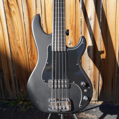 G&L USA Kiloton-5/Fretless/Lined Jet Black Satin Frost 5-String Electric Bass Guitar w/ Black Tolex Case (2023) image 5