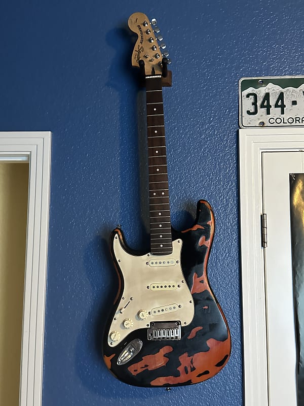 ギター fender squier stratocaster 2010 modified Squier Stratocaster Sunburst 2010 – Chicago Music Exchange