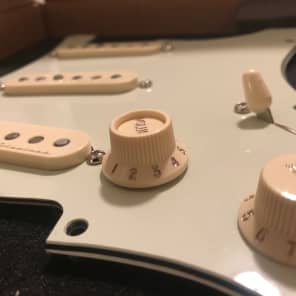 Pre-Wired Fender Vintage Noiseless Pickups + TBX Mid Boost Tone 