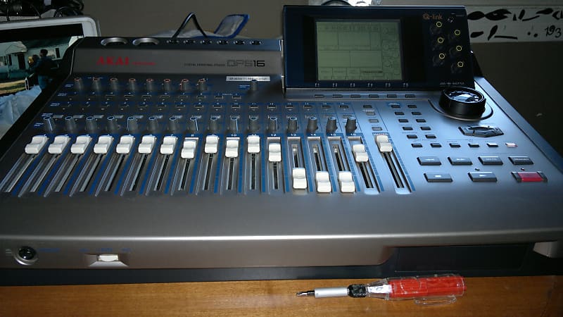 Akai DPS 16 Ultimate Portastudio Hard disk Recorder