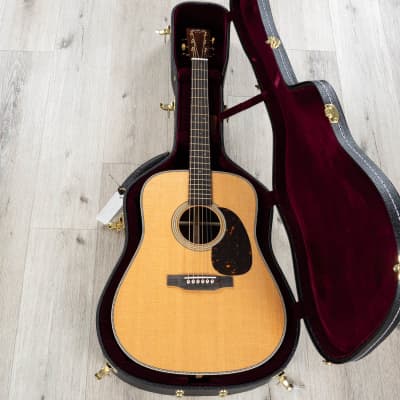 Martin Guitars D-28 Modern Deluxe Acoustic Guitar, Rosewood Sides & Back, VTS Sitka Spruce Top image 12
