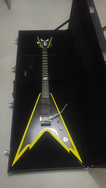 DEAN RAZORBACK 黒/黄色 ハードケース付き Razorback X Classic Black | Dean Guitars