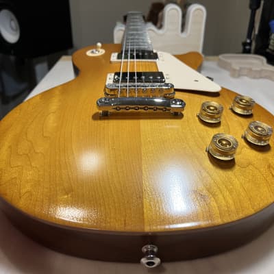 Upgraded Gibson Les Paul Tribute Honeyburst 8.7lbs with Gator HSC image 9