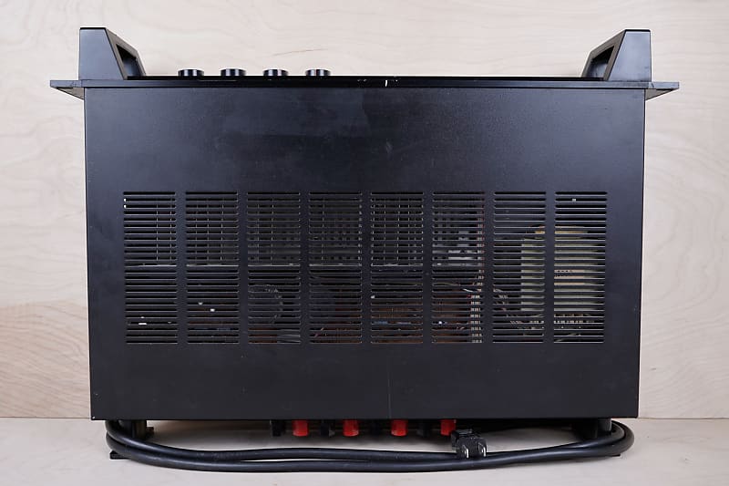 Yamaha P2040 150W Rackmount Power Amplifier Black 100V Made Yamaha P2040 150W Rackmount Power Amplifier Black 100V Made