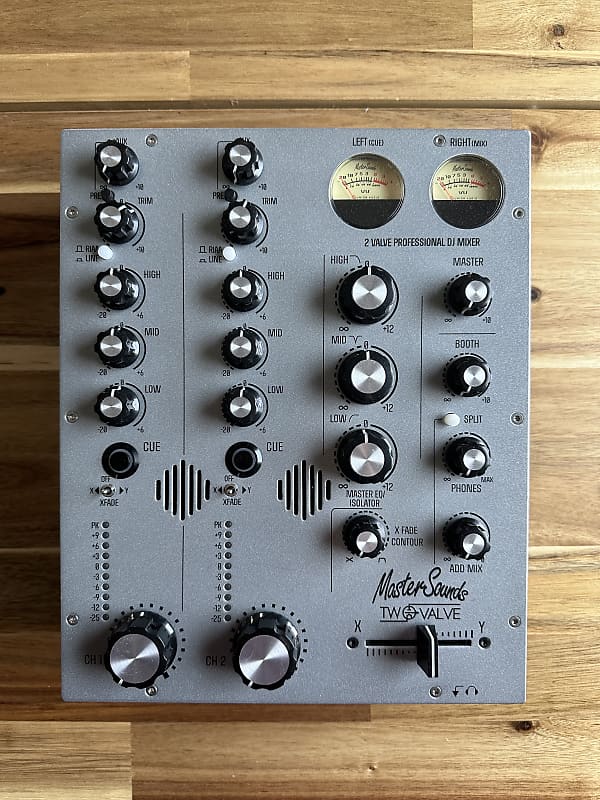 MasterSounds Radius Two Valve 20212022 Silver Reverb