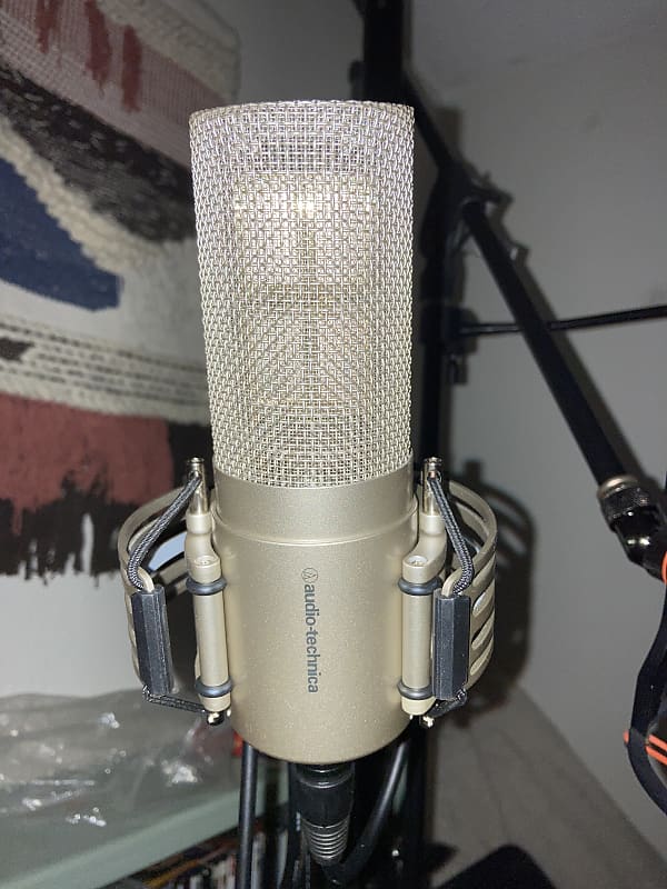 値下げAudio Technica AT5047 コンデンサーマイク ケース付き オーディオテクニカ audio-technica AT5047 コンデンサーマイク