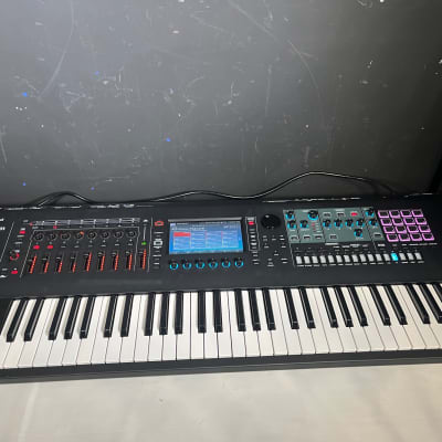 Used Roland Fantom-6 61-Key Synthesizer Workstation Keyboard 2022 in excellent shape