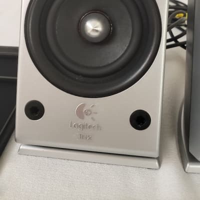 Logitech Z-2300 THX-Certified 2.1 Computer Speaker System image 10
