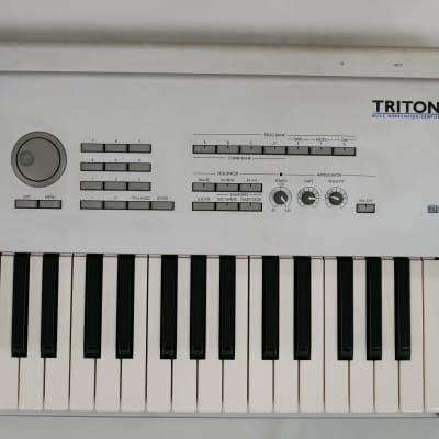 KORG Triton 61 image 7