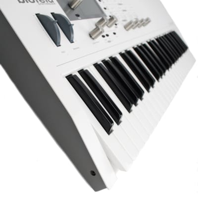 Waldorf Blofeld Keyboard 49-Key Synthesizer - White (O-3728) image 3