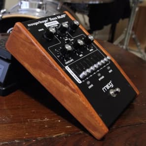 moogerfooger MF-105B Bass MuRF EP2付き Moog Moogerfooger MF-105M MIDI MuRF - Black | Sweetwater