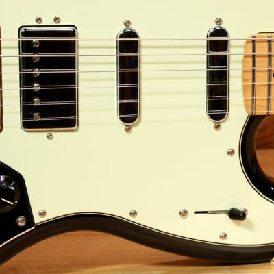 Fender 2019 Sixty-Six Alternate Reality Sunburst HSS Offset Guitar Clean! 95002 image 3