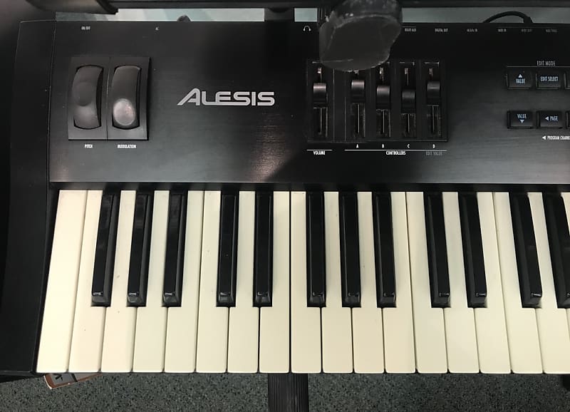 Alesis QS7 Keyboard Synthesizer 76 key Reverb