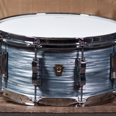 Ludwig 6.5" x 14" Classic Maple Snare Drum, Vintage Blue Oyster image 2