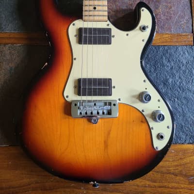 Peavey T-15 vintage USA guitar w/ohsc 1982 - sunburst image 3