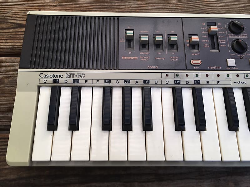 Casio Casiotone MT-70 - great condition, psu, original manual