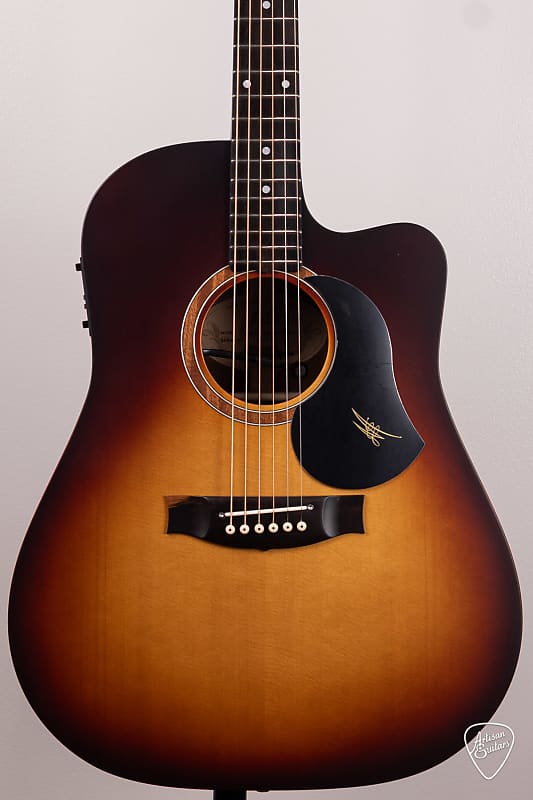 Maton Solid Road Series SRS-70C Dreadnought in TBS Finish Maton Solid Road Series SRS-70C Dreadnought in TBS Finish