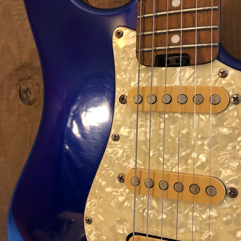 Peavey Predator Plus HSS Electric Guitar Metallic Dark Blue Peavey Predator Plus HSS Electric Guitar Metallic Dark Blue