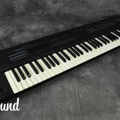 Roland JV-90 synthesizer in Very Good condition