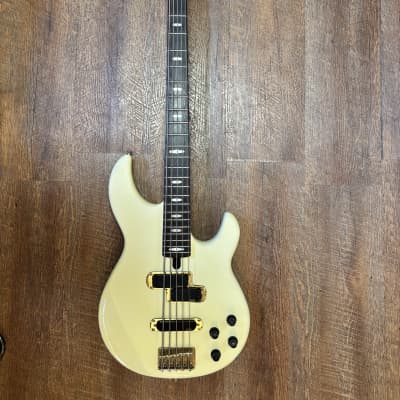 Yamaha BB5000A Bass 1990’s Olympic White 5 String