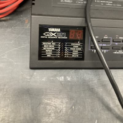 Yamaha QX21 Digital Sequence Recorder with original box image 3